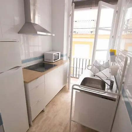 Extraordinario Piso, Junto A Playa Y Pleno Centro *