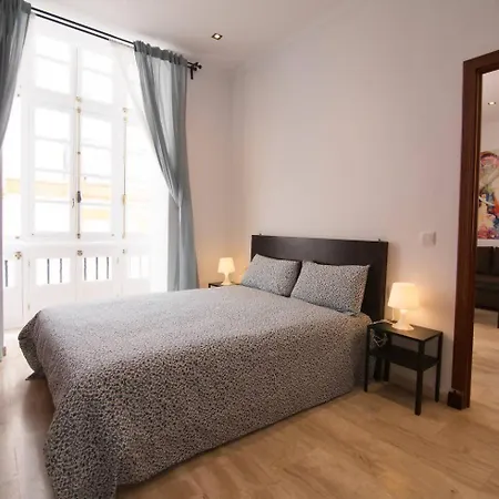 Extraordinario Piso, Junto A Playa Y Pleno Centro Cadix