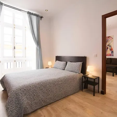 Extraordinario Piso, Junto A Playa Y Pleno Centro *