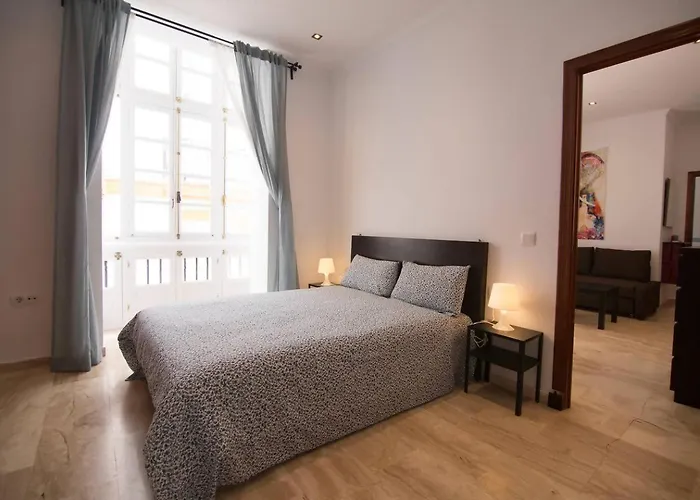 Extraordinario Piso, Junto A Playa Y Pleno Centro カディス